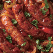 Италианска наденица със чушки и лук